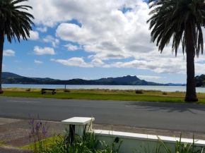 Bach at The Beach - Whitianga Holiday Home